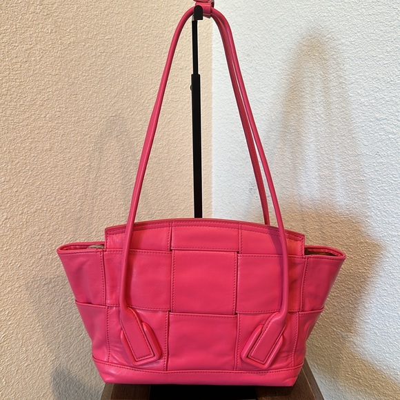 BOTTEGA VENETA Arco Intrecciato Leather Tote Bag in Pink Authentic - Picture 4 of 17